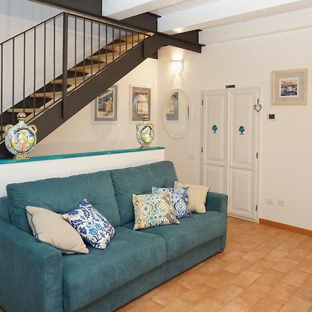 Вилла Casa Vacanze Torre Dei Gualtieri Сан-Бенедетто-дель-Тронто Экстерьер фото