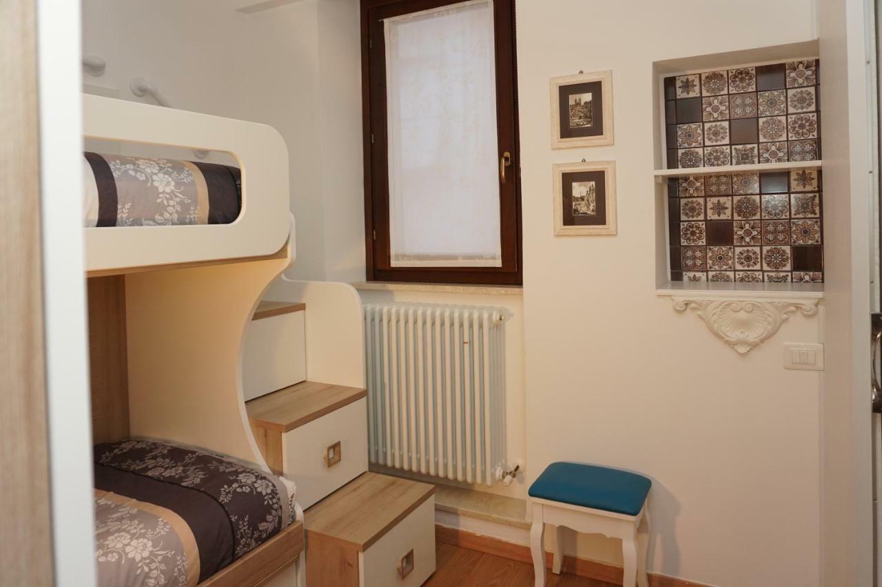 Вилла Casa Vacanze Torre Dei Gualtieri Сан-Бенедетто-дель-Тронто Экстерьер фото
