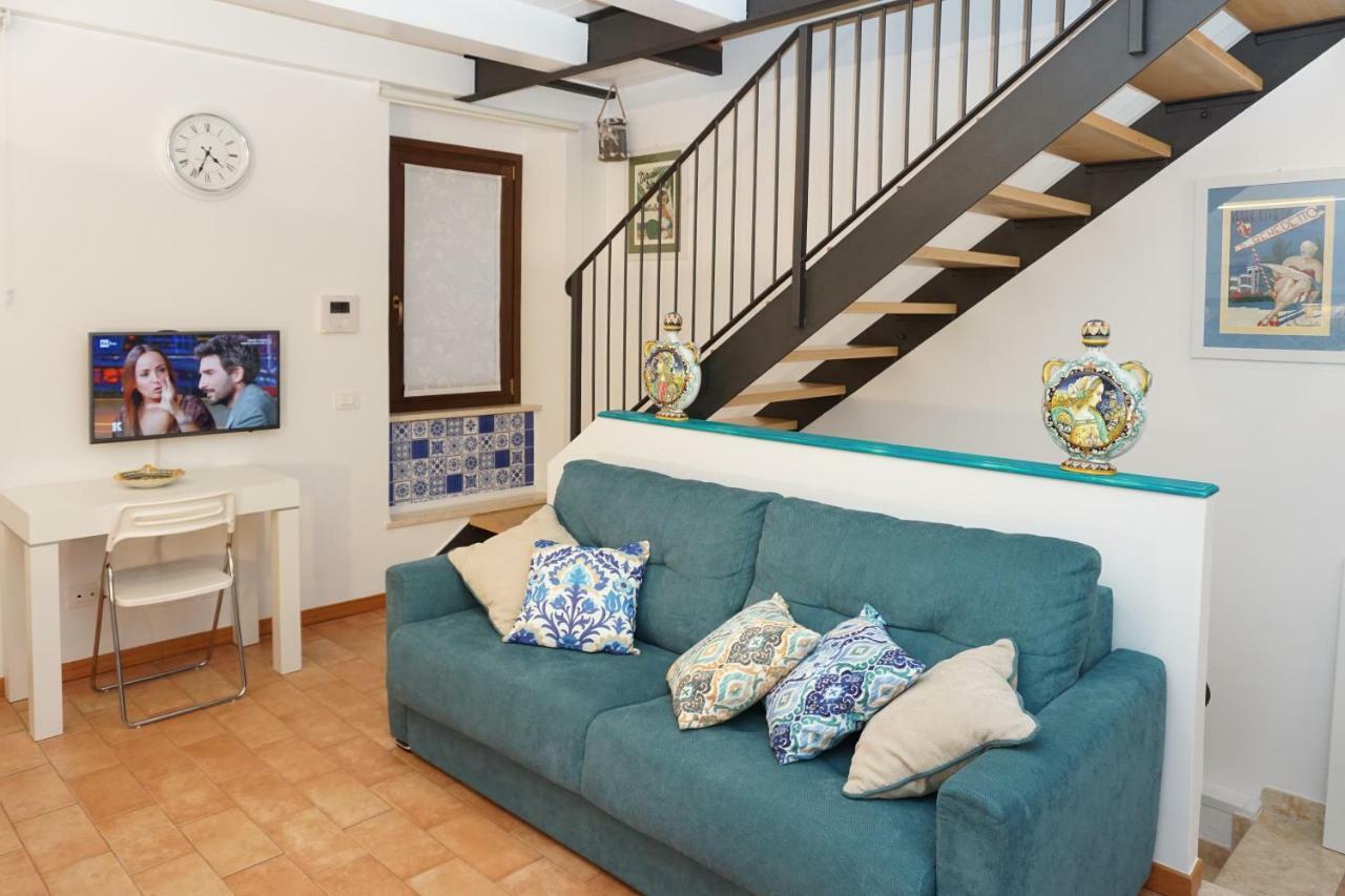 Вилла Casa Vacanze Torre Dei Gualtieri Сан-Бенедетто-дель-Тронто Экстерьер фото
