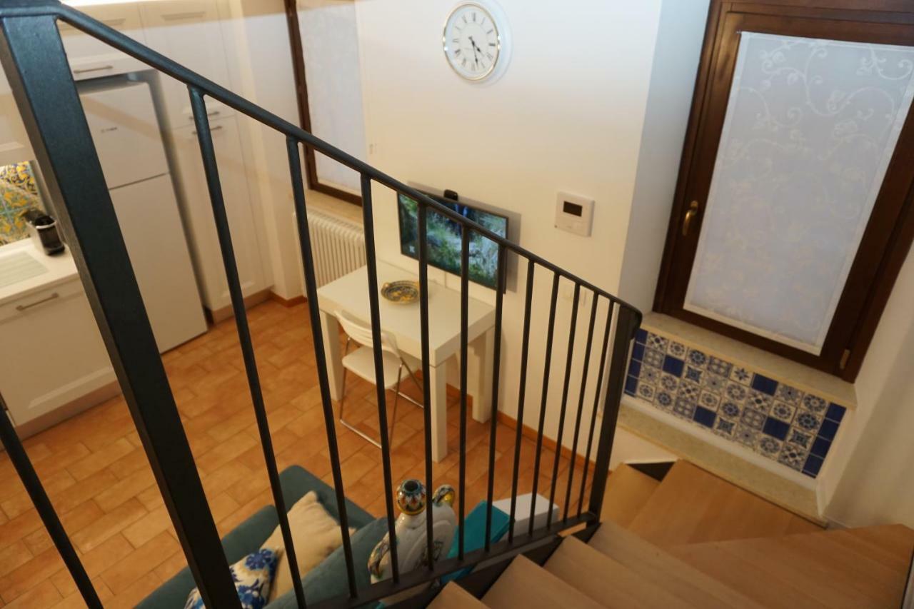 Вилла Casa Vacanze Torre Dei Gualtieri Сан-Бенедетто-дель-Тронто Экстерьер фото
