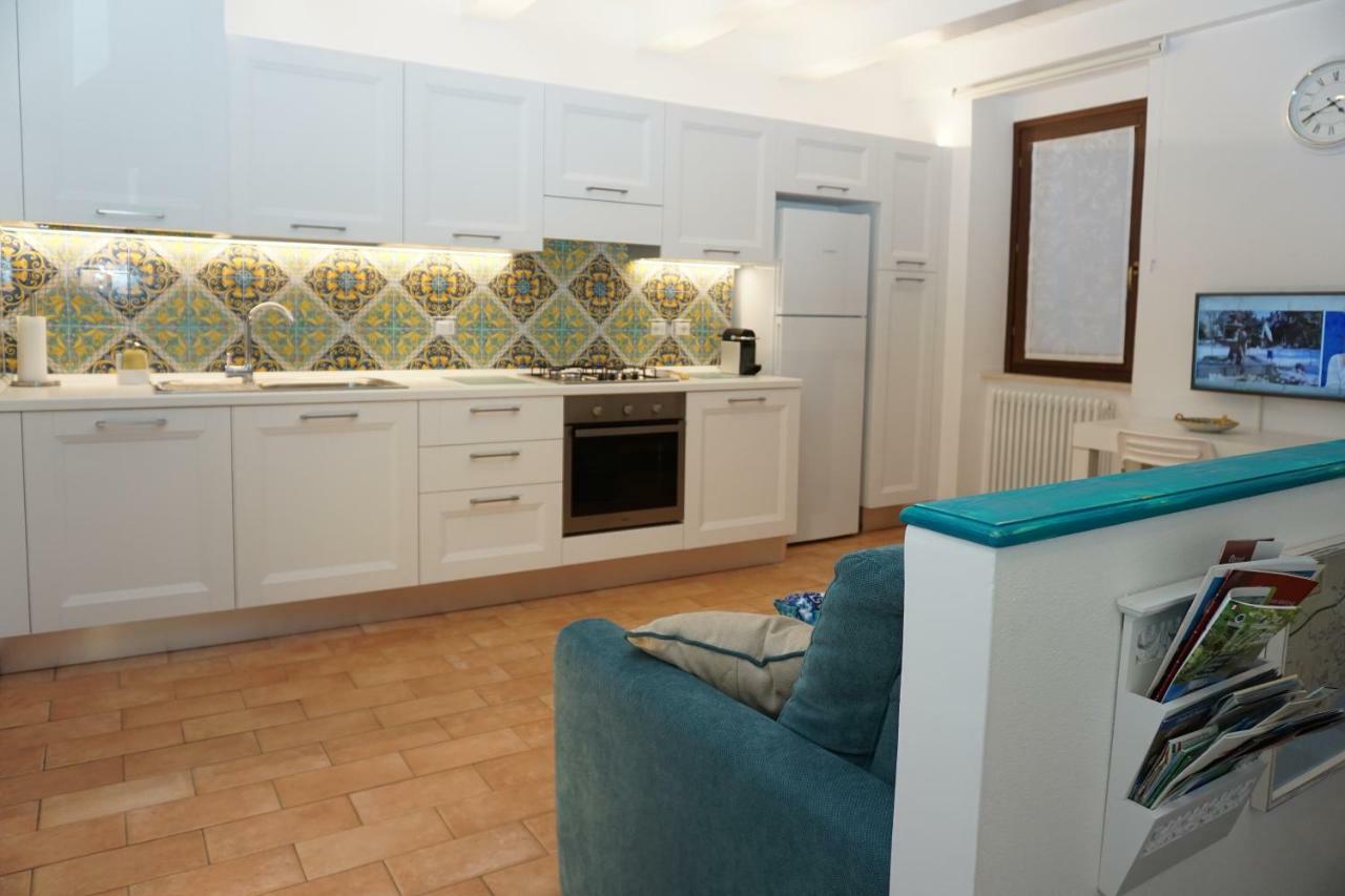 Вилла Casa Vacanze Torre Dei Gualtieri Сан-Бенедетто-дель-Тронто Экстерьер фото